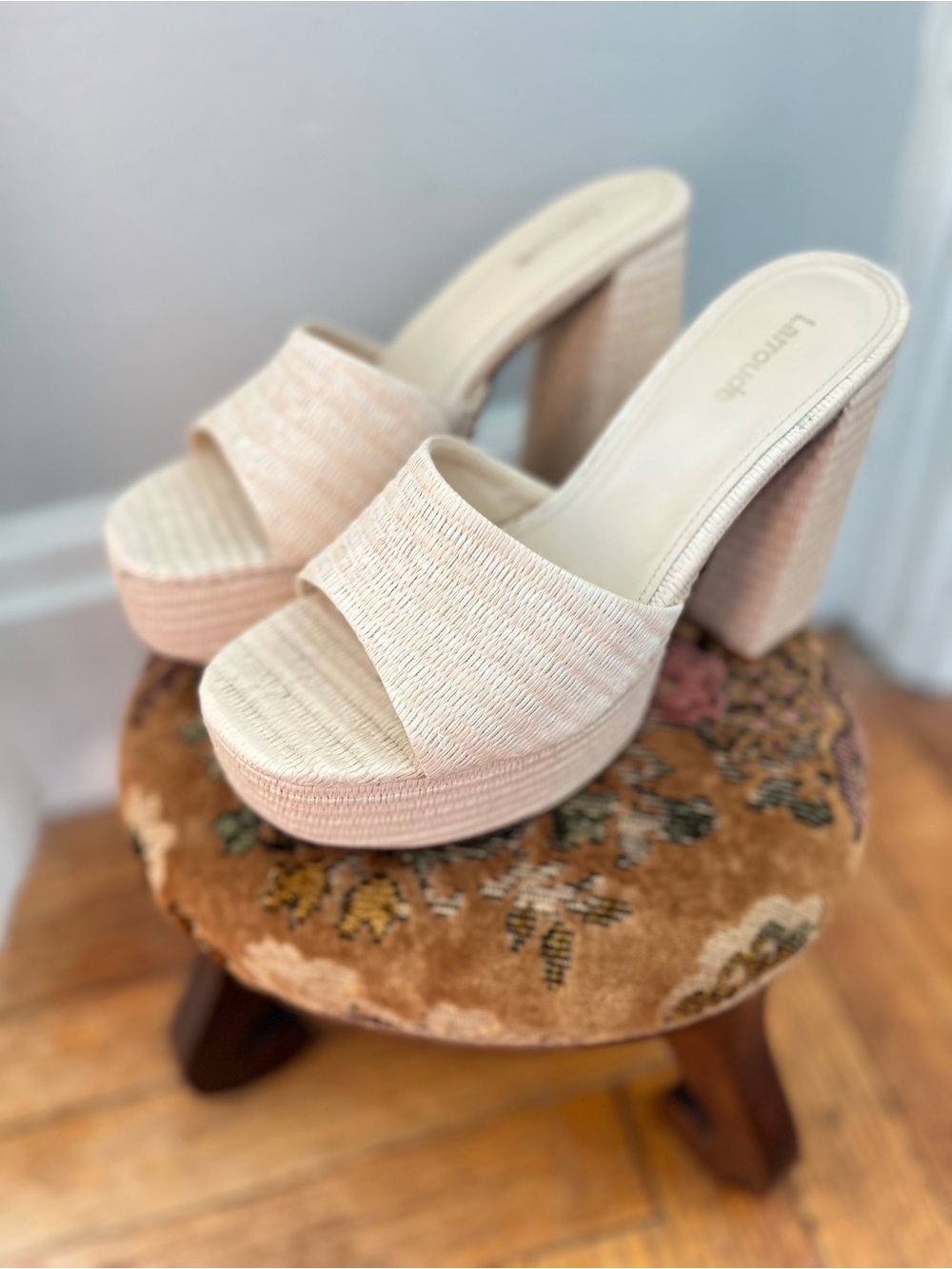 •Larroudé Dolly mule in natural raffia• Size 7